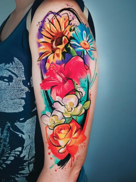 Tatuaggi watercolor trash polka realistico a colori cover up