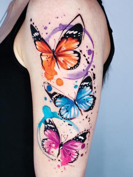 Tatuaggi watercolor trash polka realistico a colori cover up