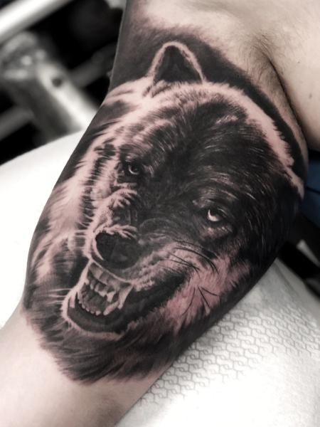tatuaggio realistico black and grey